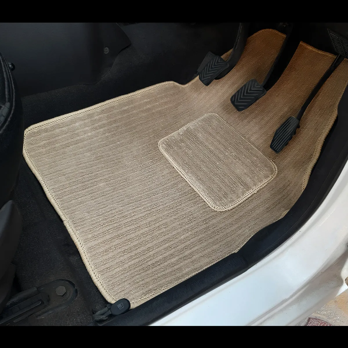 Carpet Style Universal Car Floor Foot Mats for All 5 Seater Cars, Beige Color Anti Slip Car Try Mat, Complete Set of 5 Piece, Premium Series