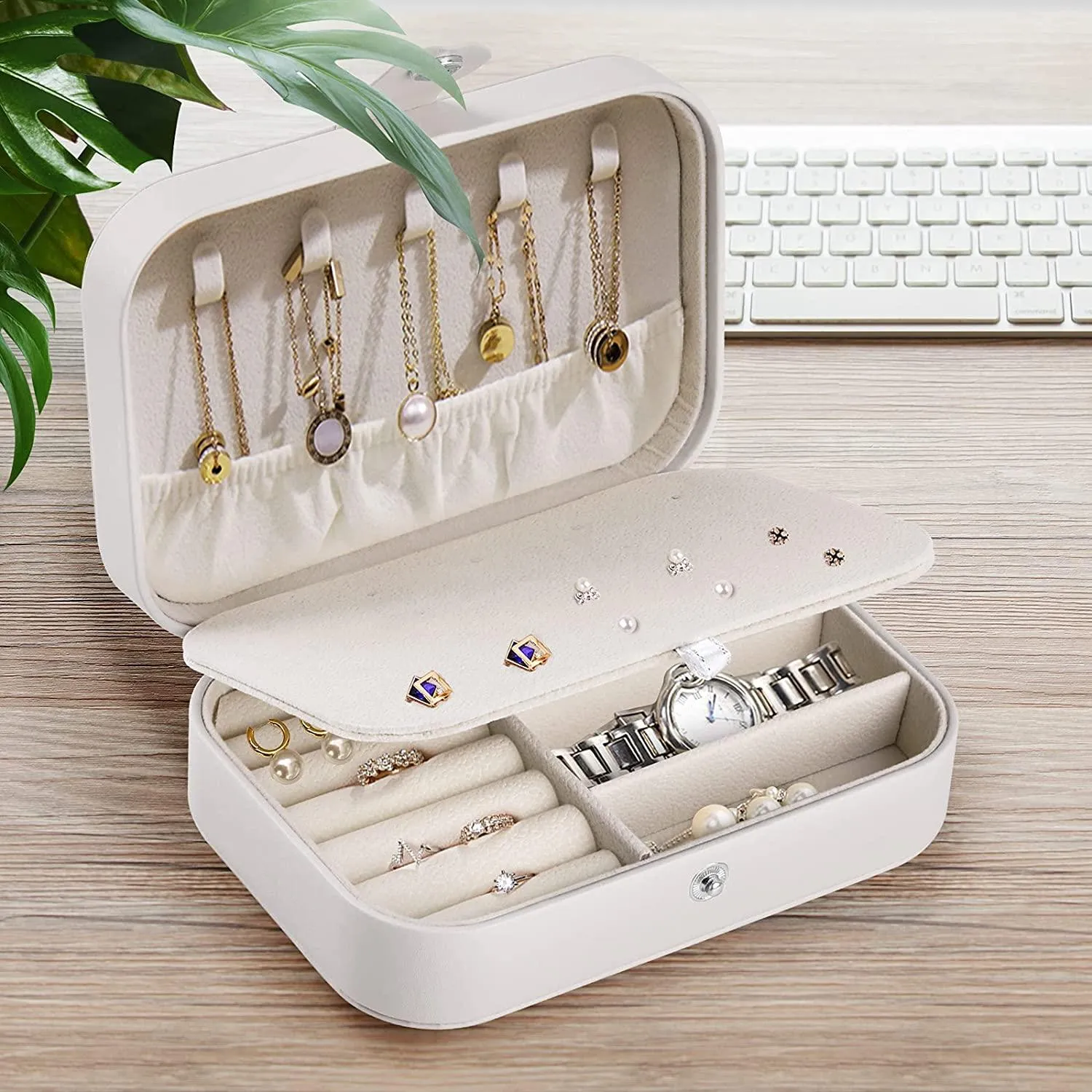 Small Travel Jewelry Box Organizer, Small Travel PU Leather Jewellery Storage Case for Rings Bracelets Earrings Necklaces Girls Women Her Mom White